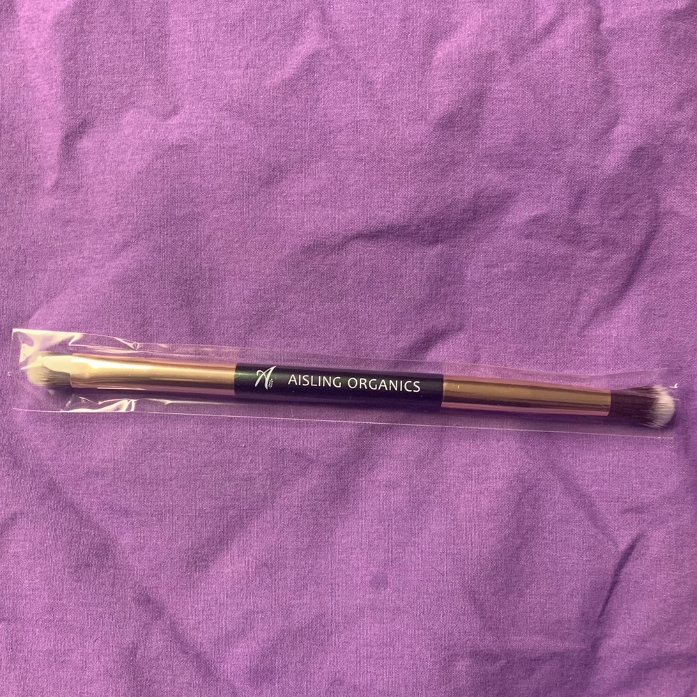 Aisling Organics Dual Eyeshadow brush